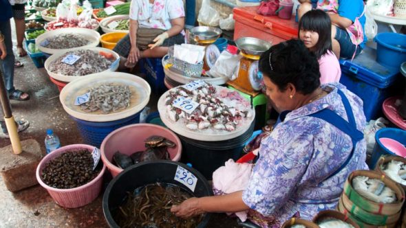 Maha Chai (Samut Sakhon) Railway Market