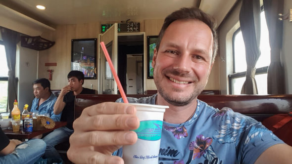 Gerhard Liebenberger im Speisewagen in Vietnam